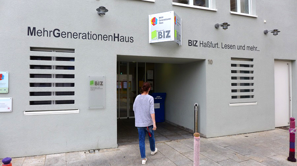 Tolle neue Aussichten: MGH-Fassadenbeschriftung