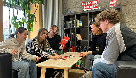 Interview mit der Pressestelle der Mehrgenerationenhäuser zum Thema „MGH & Demokratie“ (Foto: Friederike Schulz, MGH)