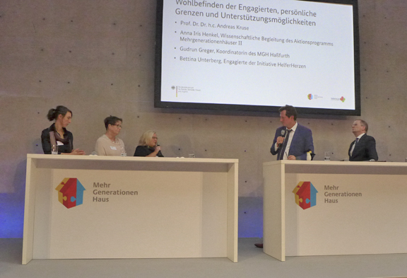 Engagement tut gut?! -Tag der Mehrgenerationenhaeuser 2015 / Vorkongress zum Buergerfest des Bundespraesidenten mit Bundesfamilienministerin Manuela Schwesig, SPD. 11.09.2015, Copyright: Thomas Koehler/photothek.net Engagement tut gut?! -Tag der Mehrgenerationenhaeuser 2015 / Vorkongress zum Buergerfest des Bundespraesidenten mit Bundesfamilienministerin Manuela Schwesig, SPD. 11.09.2015, Copyright: Thomas Koehler/photothek.net