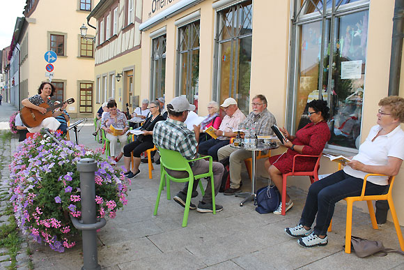 „Offner Singkreis für alle Generationen“ kann vor dem MGH stattfinden.