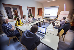 Smartes Frühstück: Im Digitalen Stammtisch im Mehrgenerationenhaus werden Freiwillig Engagierte, Experten und Interessierte in Videokonferenzen zusammengeschalten. (Foto: René Ruprecht / MGH)