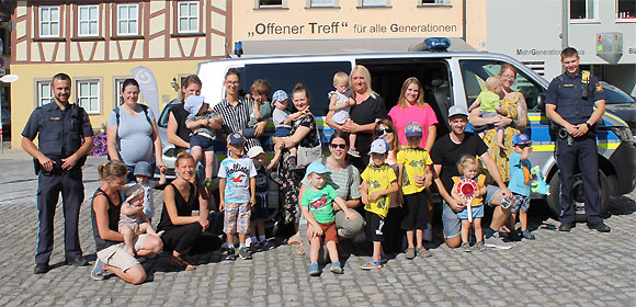 Besuch der Polizei im MGH Baby- und Kleinkindtreff