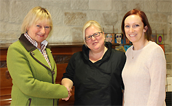 Mit einer Spende Impulse geben: 800 EUR für das MGH von Haßfurterin Roswitha Stuhlfelder