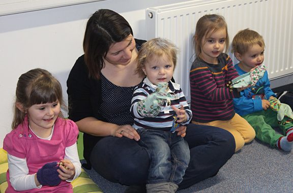 Bewegungskurs "Drunter und Drüber" - MGH Außenstelle Ebern 2015 (Foto: René Ruprecht) Bewegungskurs "Drunter und Drüber" - MGH Außenstelle Ebern 2015 (Foto: René Ruprecht)