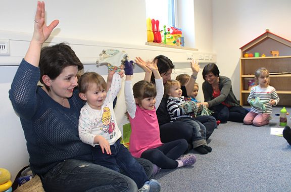 Bewegungskurs "Drunter und Drüber" - MGH Außenstelle Ebern 2015 (Foto: René Ruprecht) Bewegungskurs "Drunter und Drüber" - MGH Außenstelle Ebern 2015 (Foto: René Ruprecht)