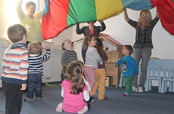 Bewegungskurs "Drunter und Drüber" - MGH Außenstelle Ebern 2015 (Foto: René Ruprecht) Bewegungskurs "Drunter und Drüber" - MGH Außenstelle Ebern 2015 (Foto: René Ruprecht)