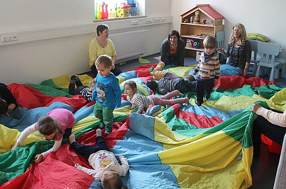 Bewegungskurs "Drunter und Drüber" - MGH Außenstelle Ebern 2015 (Foto: René Ruprecht) Bewegungskurs "Drunter und Drüber" - MGH Außenstelle Ebern 2015 (Foto: René Ruprecht)