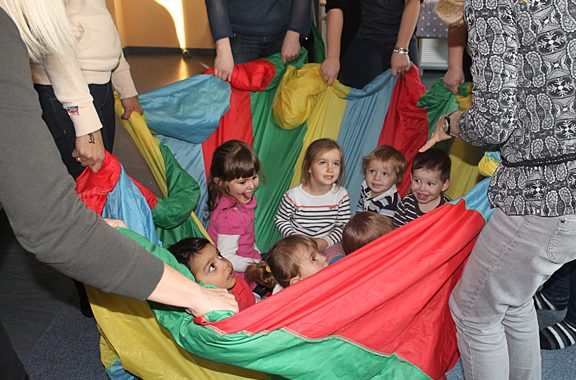 Bewegungskurs "Drunter und Drüber" - MGH Außenstelle Ebern 2015 (Foto: René Ruprecht) Bewegungskurs "Drunter und Drüber" - MGH Außenstelle Ebern 2015 (Foto: René Ruprecht)