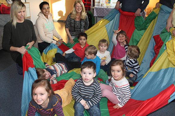 Bewegungskurs "Drunter und Drüber" - MGH Außenstelle Ebern 2015 (Foto: René Ruprecht) Bewegungskurs "Drunter und Drüber" - MGH Außenstelle Ebern 2015 (Foto: René Ruprecht)